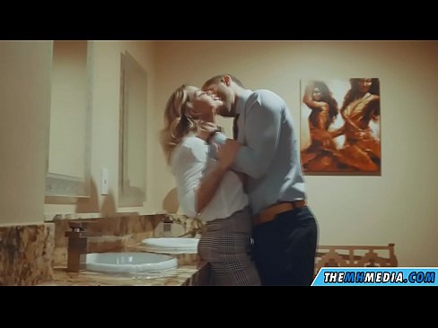 ❤️ Nalika pirang semok seduces sampeyan ing toilet umum ️❌ Super jinis ing kita% jv.eviewporn-com.ru% ❤
